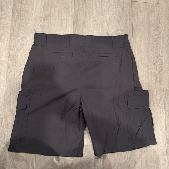 Eddie Bauer Men's Gray Cargo Shorts Size 36 Two Way Stretch Outdoor Hiking - Picture 4 of 4